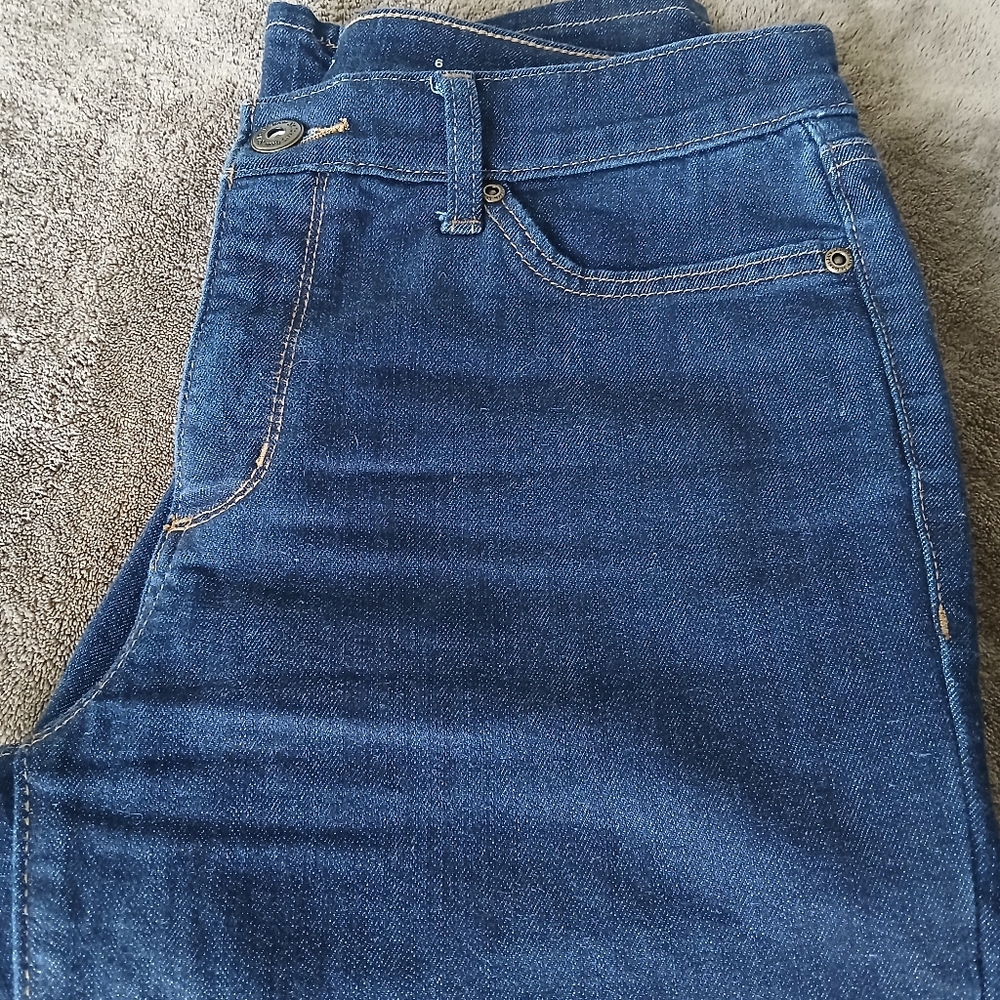 Dark blue st John's bay Women's straight leg size 6 jeans